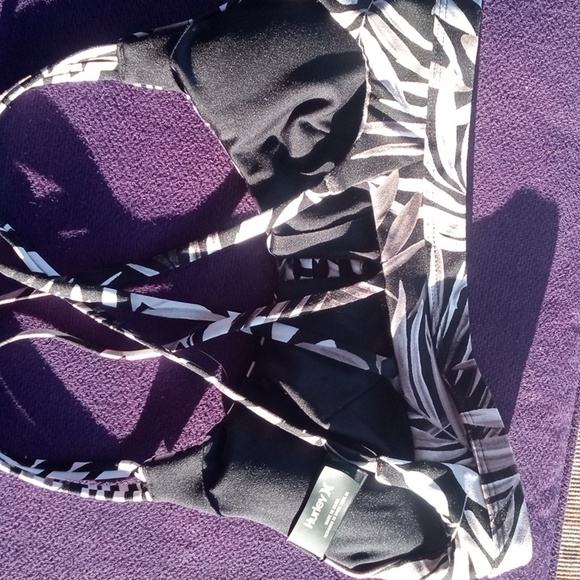 Hurley Bikini - Picture 5 of 6